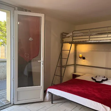 Chambres D'hotes Poirier Bazin Bed & Breakfast
